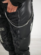 Wide Leg Kunstlederhose mit Kette