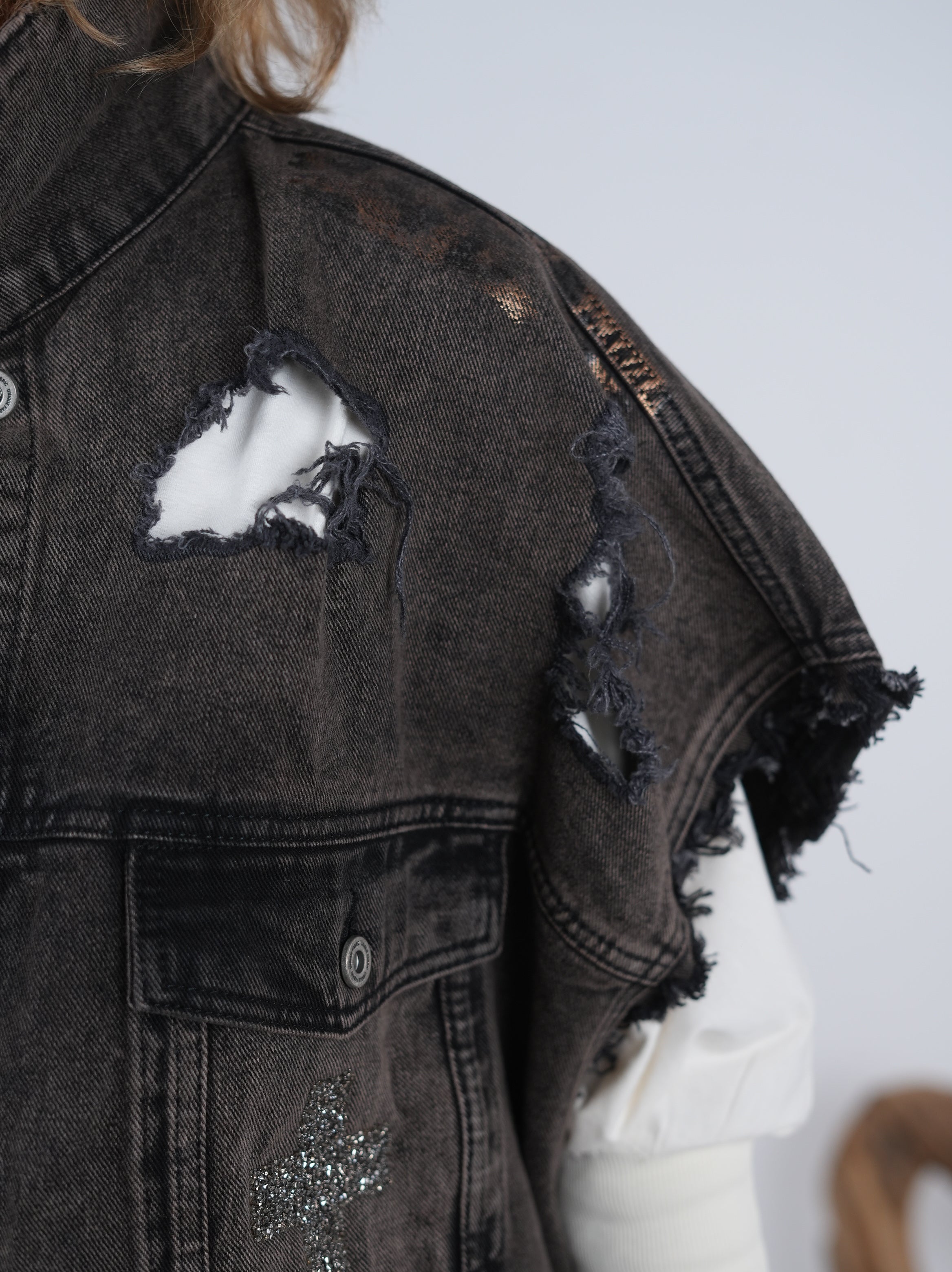 oversize Jeans Weste im destroyed Look mit auffälligem Motiv