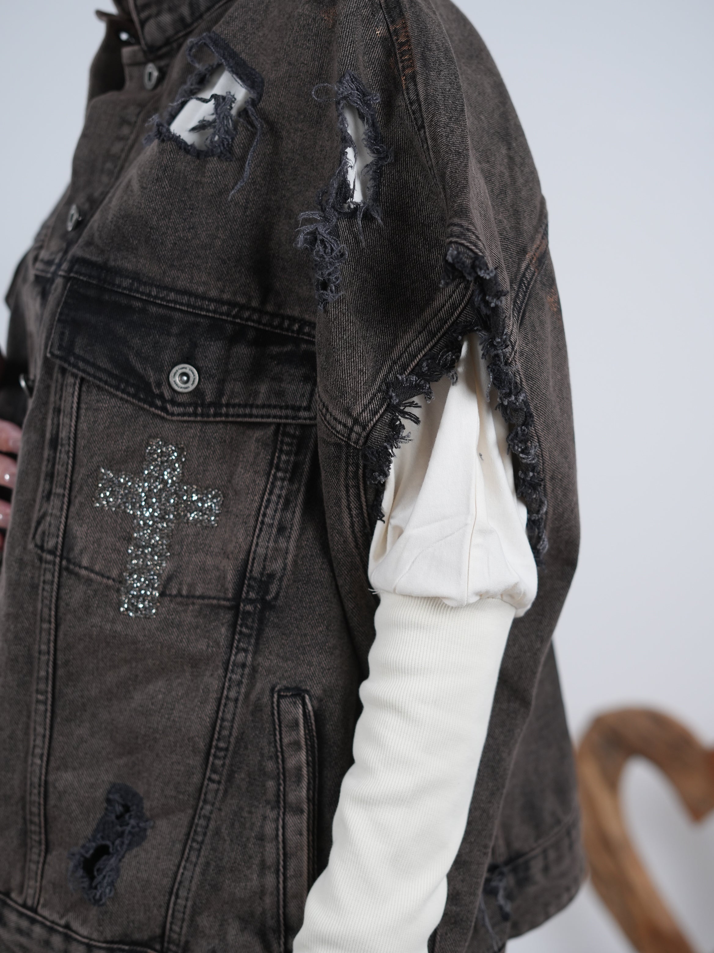 oversize Jeans Weste im destroyed Look mit auffälligem Motiv