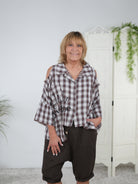 ausgefallene Bluse in kariert mit Cut Outs Schoko
