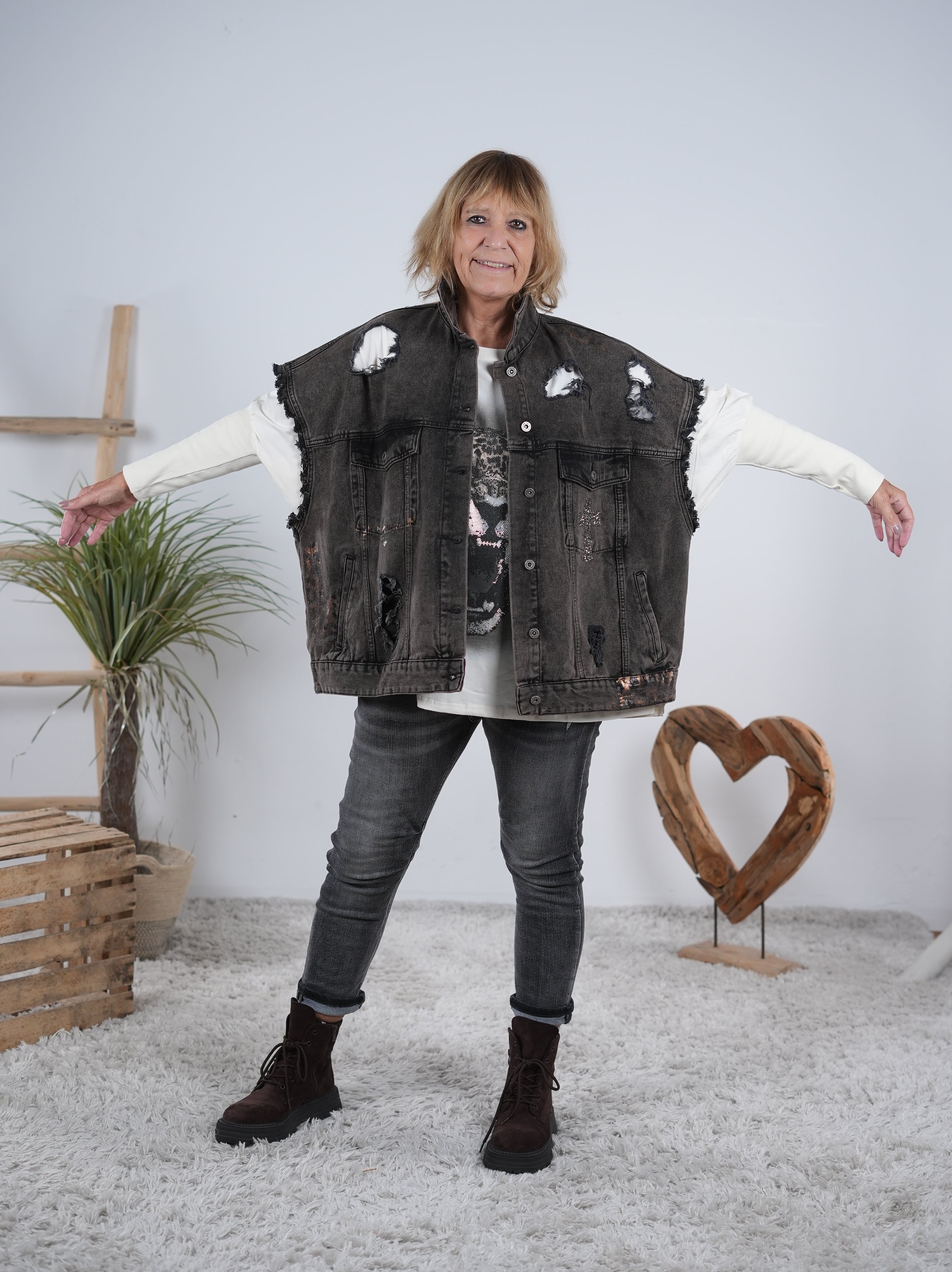 oversize Jeans Weste im destroyed Look mit auffälligem Motiv