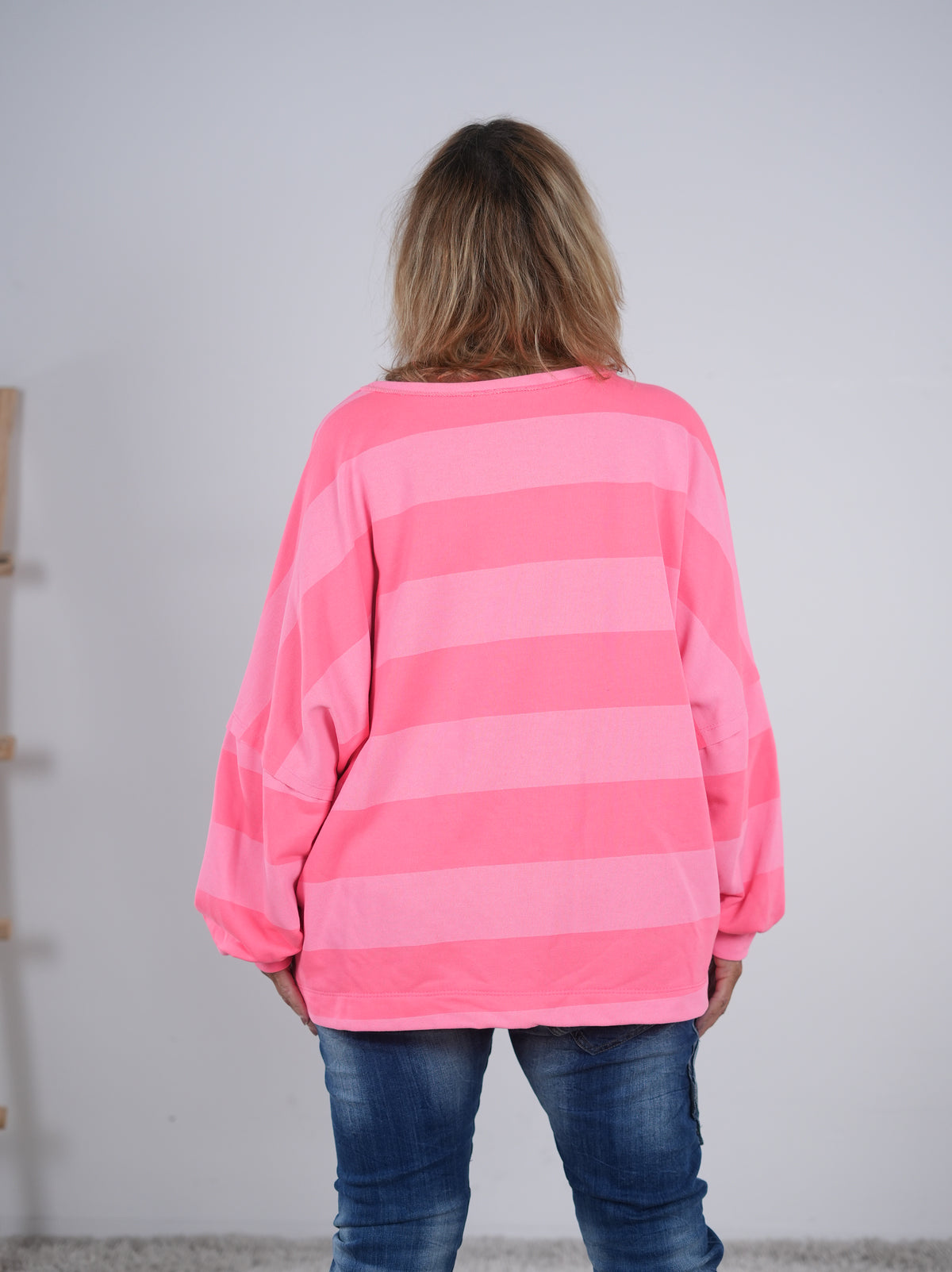 Oversize Sweaty mit V-Ausschnitt, gestreift
