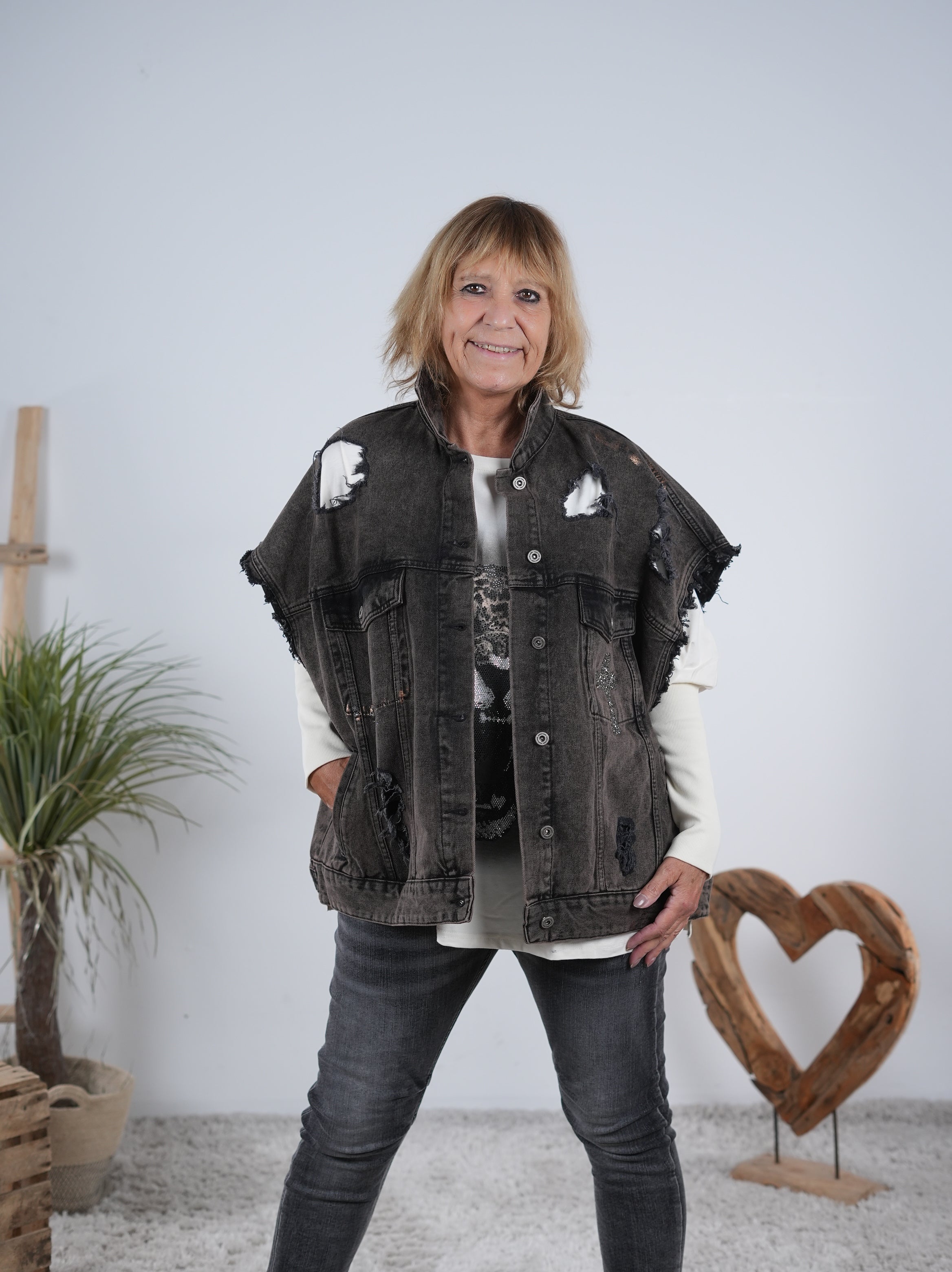 oversize Jeans Weste im destroyed Look mit auffälligem Motiv