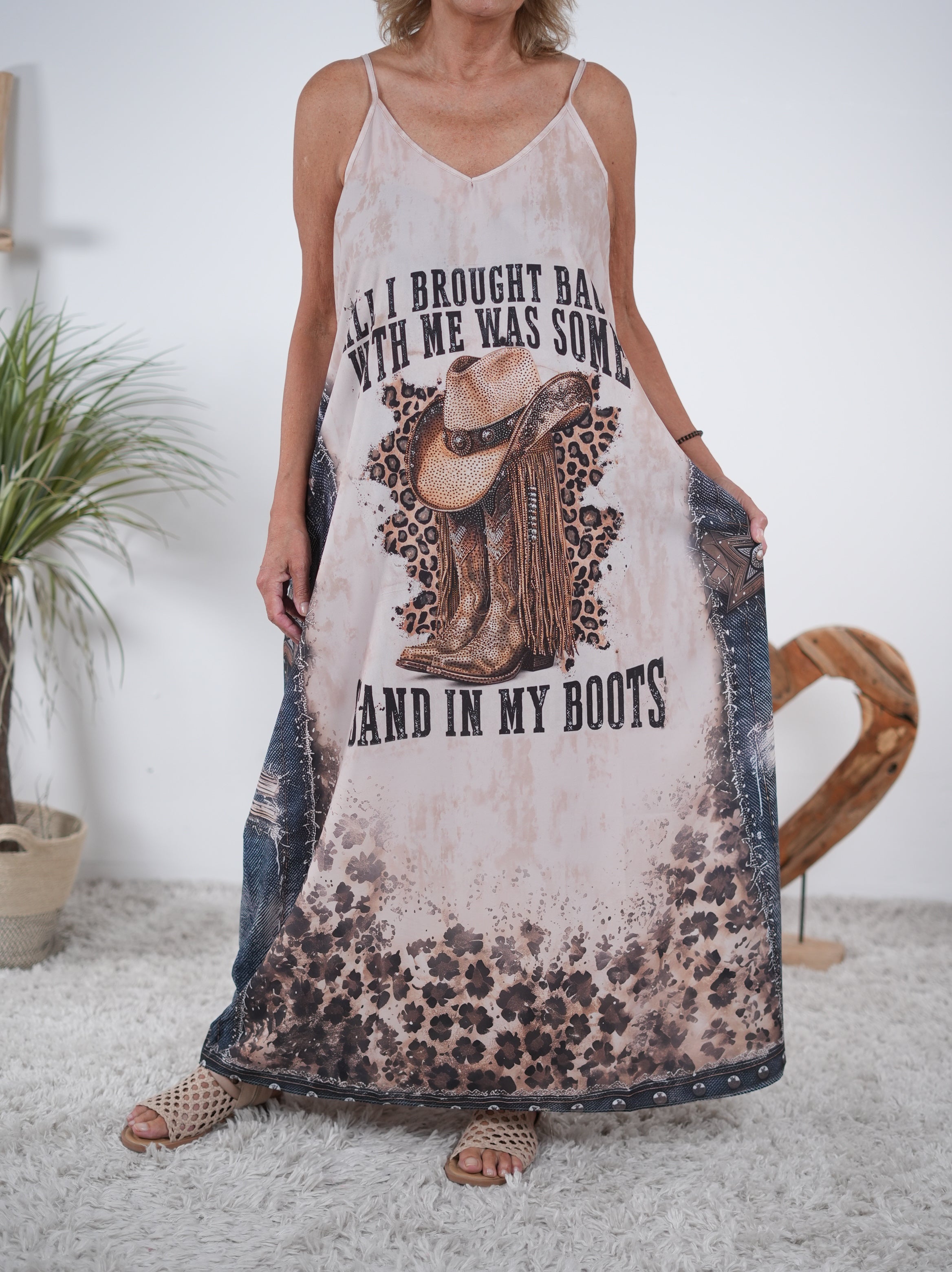 Ausgefallenes Sommer Kleid mit Leo Akzenten