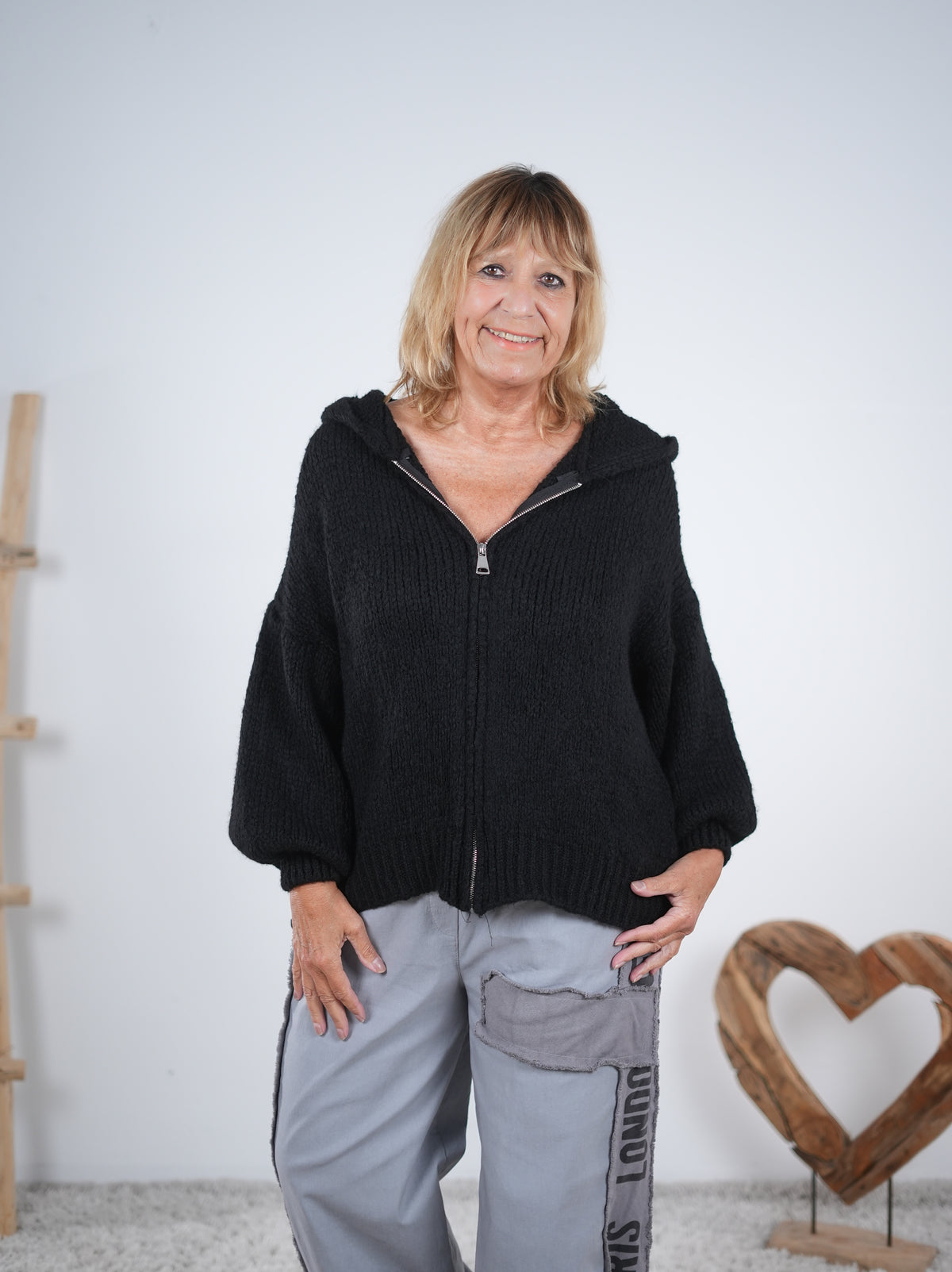Lässige Strickjacke mit Kapuze
