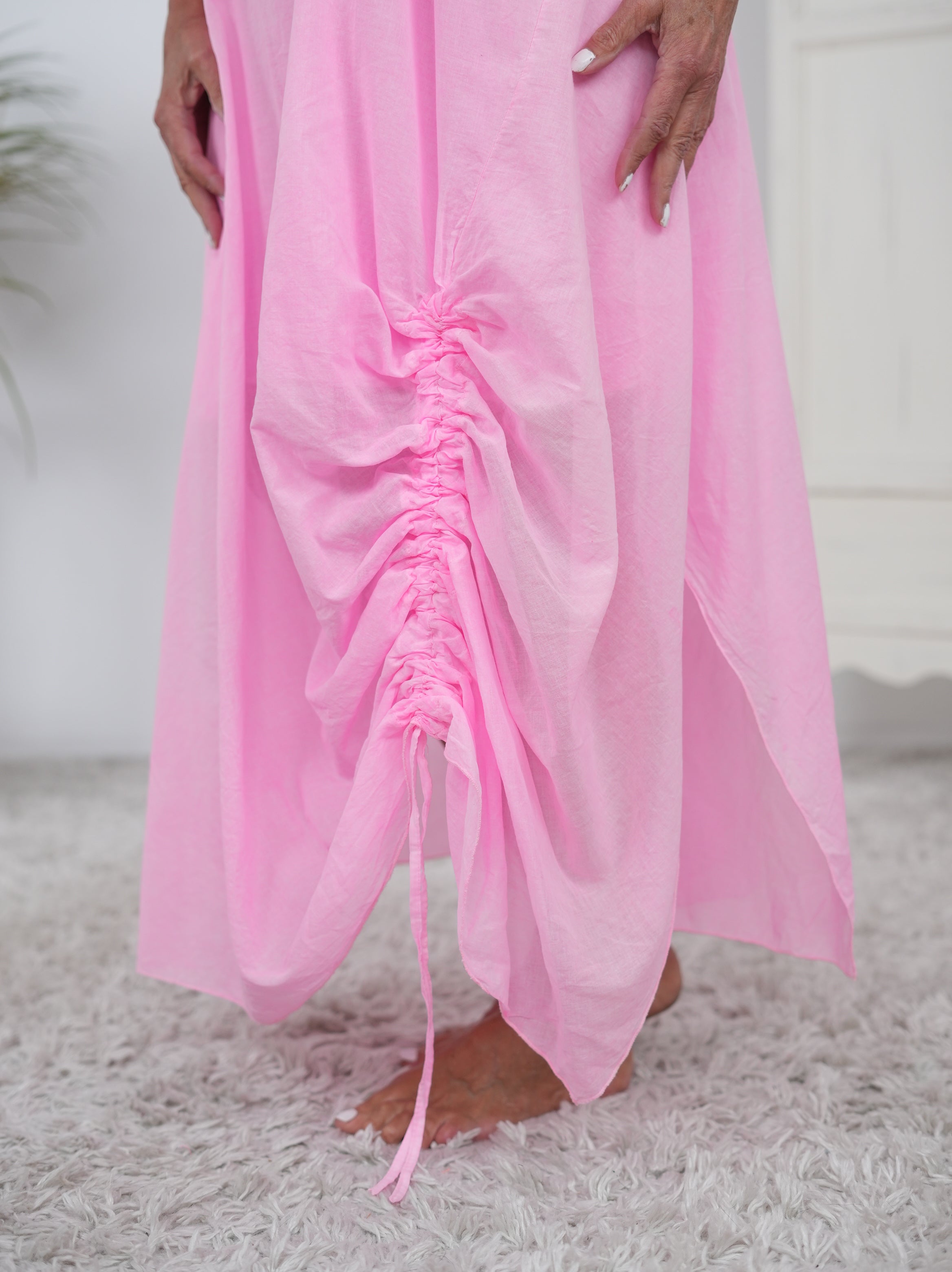 Leichtes Baumwoll-Kleid mit Raffung