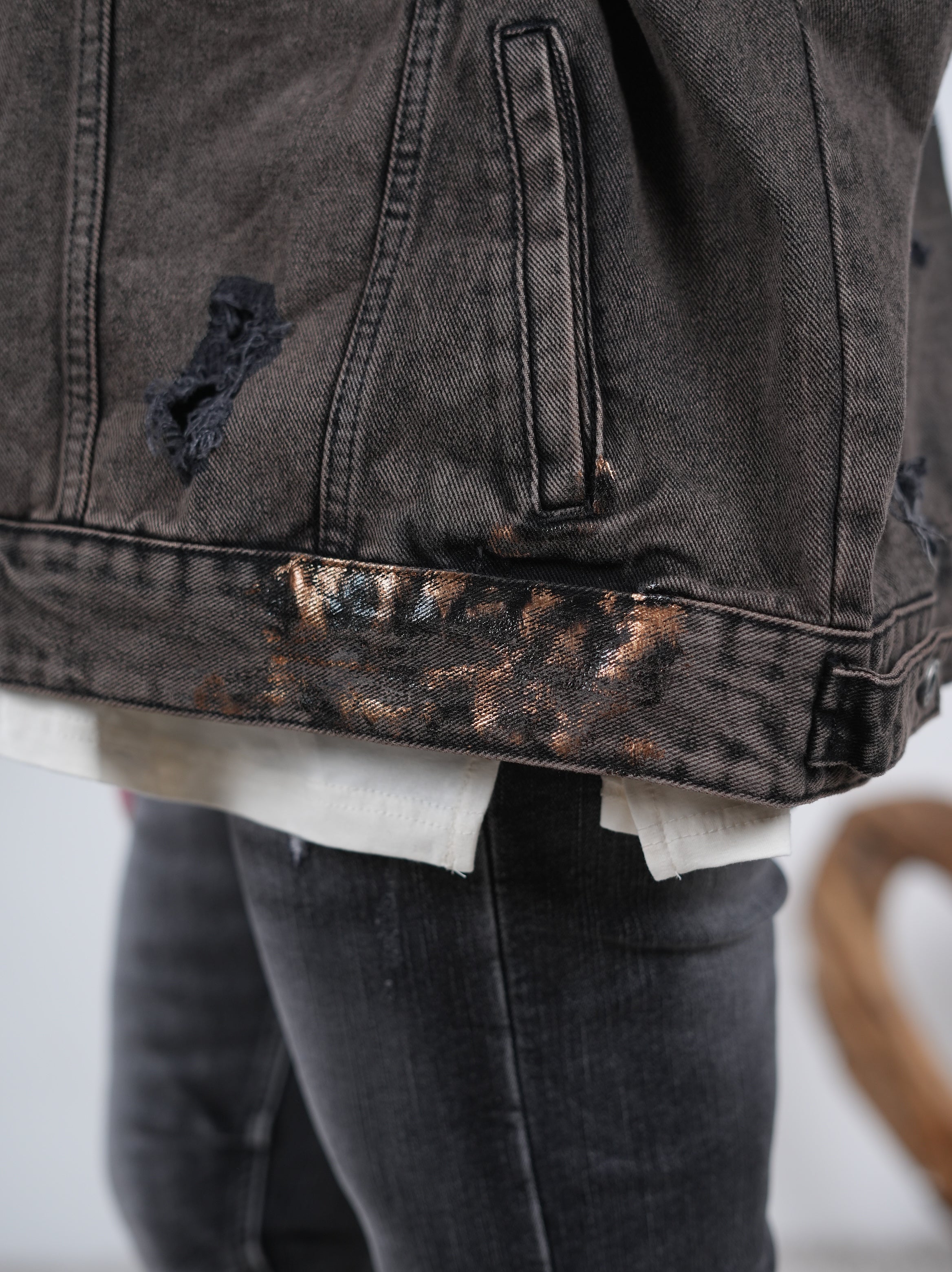oversize Jeans Weste im destroyed Look mit auffälligem Motiv
