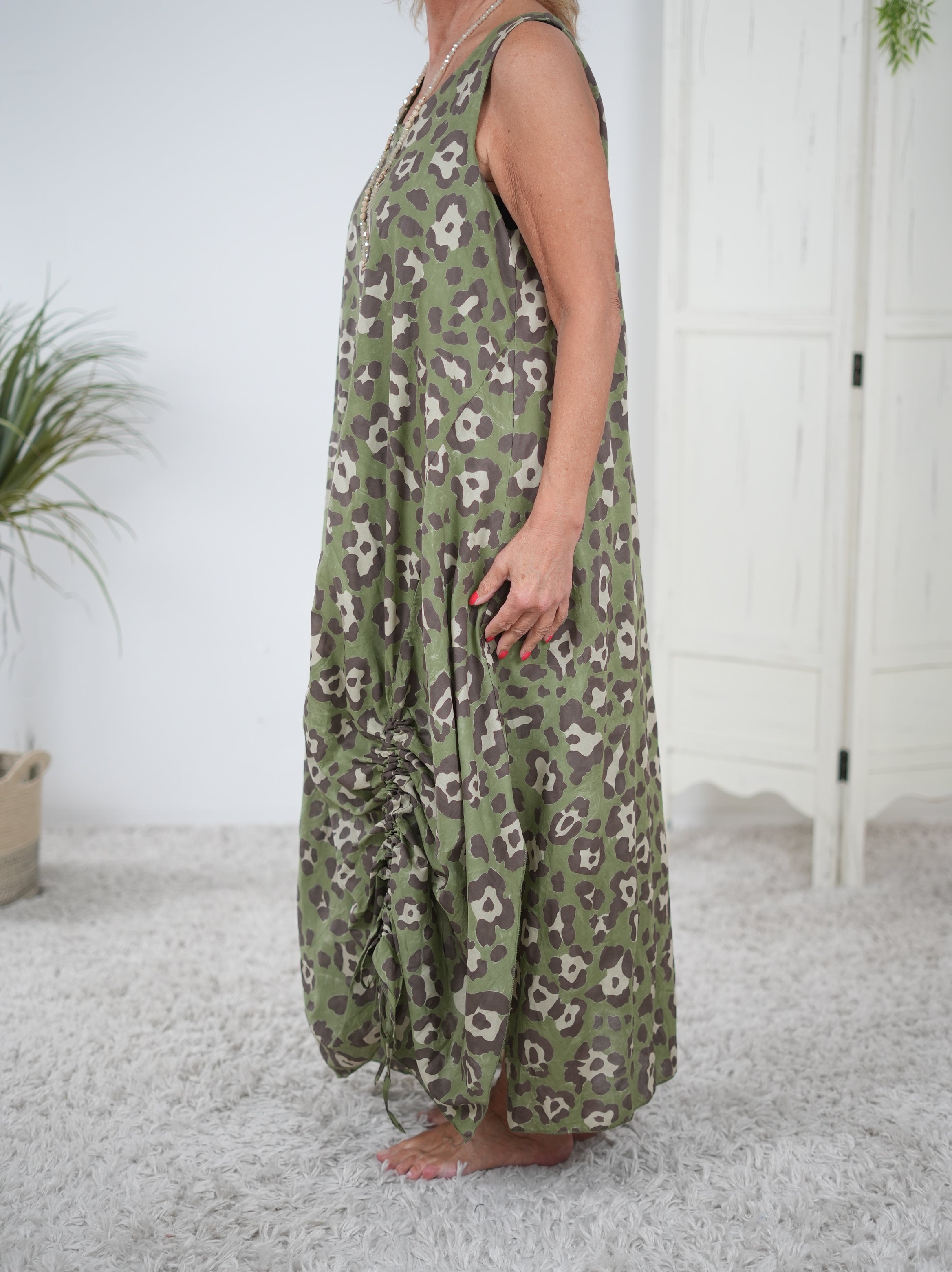 Sommerkleid mit Raffung im Leo Look