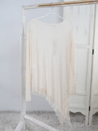 asymmetrisch geschnittenes Basic Shirt aus Mesh Creme