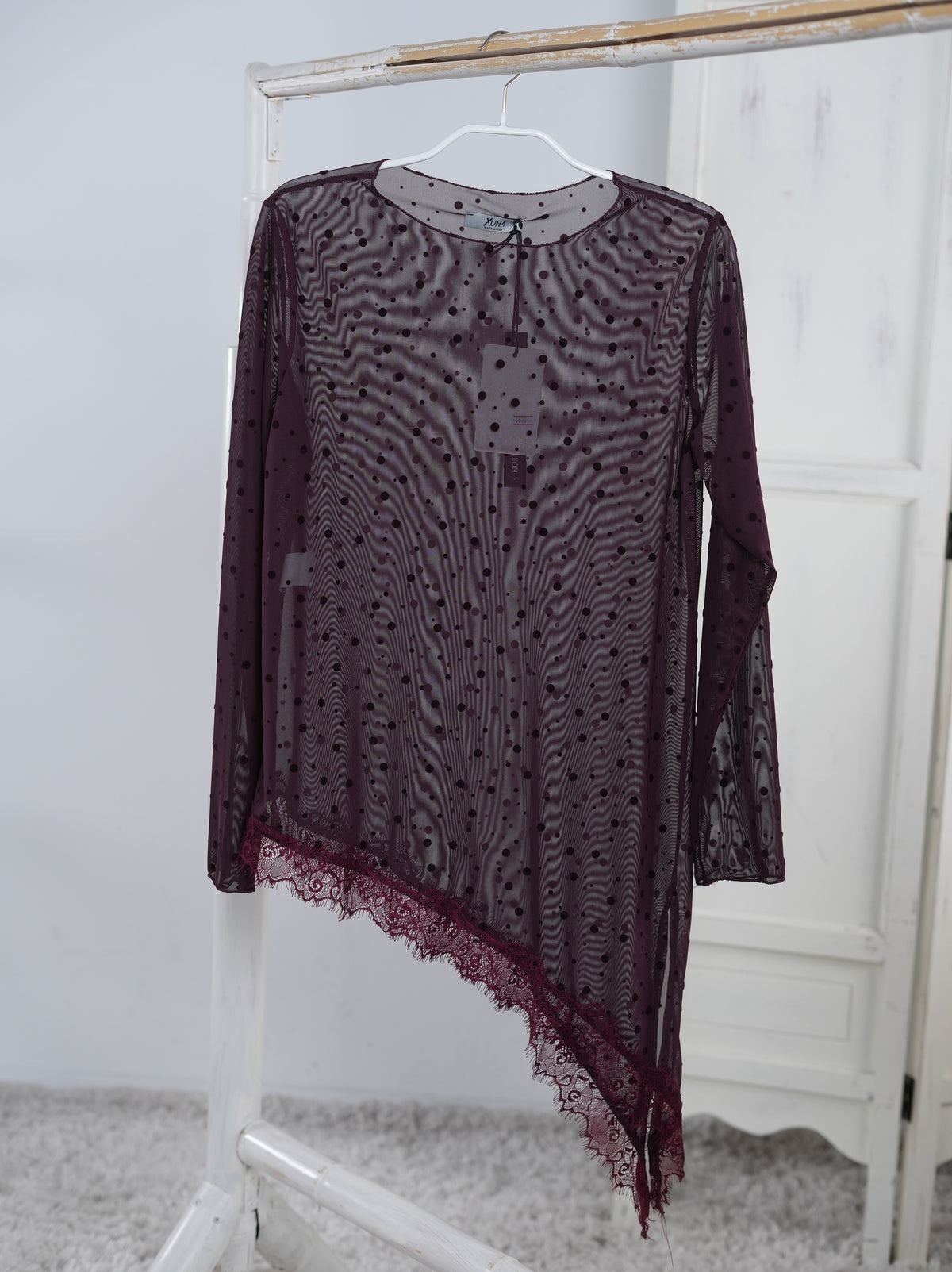 asymmetrisch geschnittenes Basic Shirt aus Mesh Bordeaux