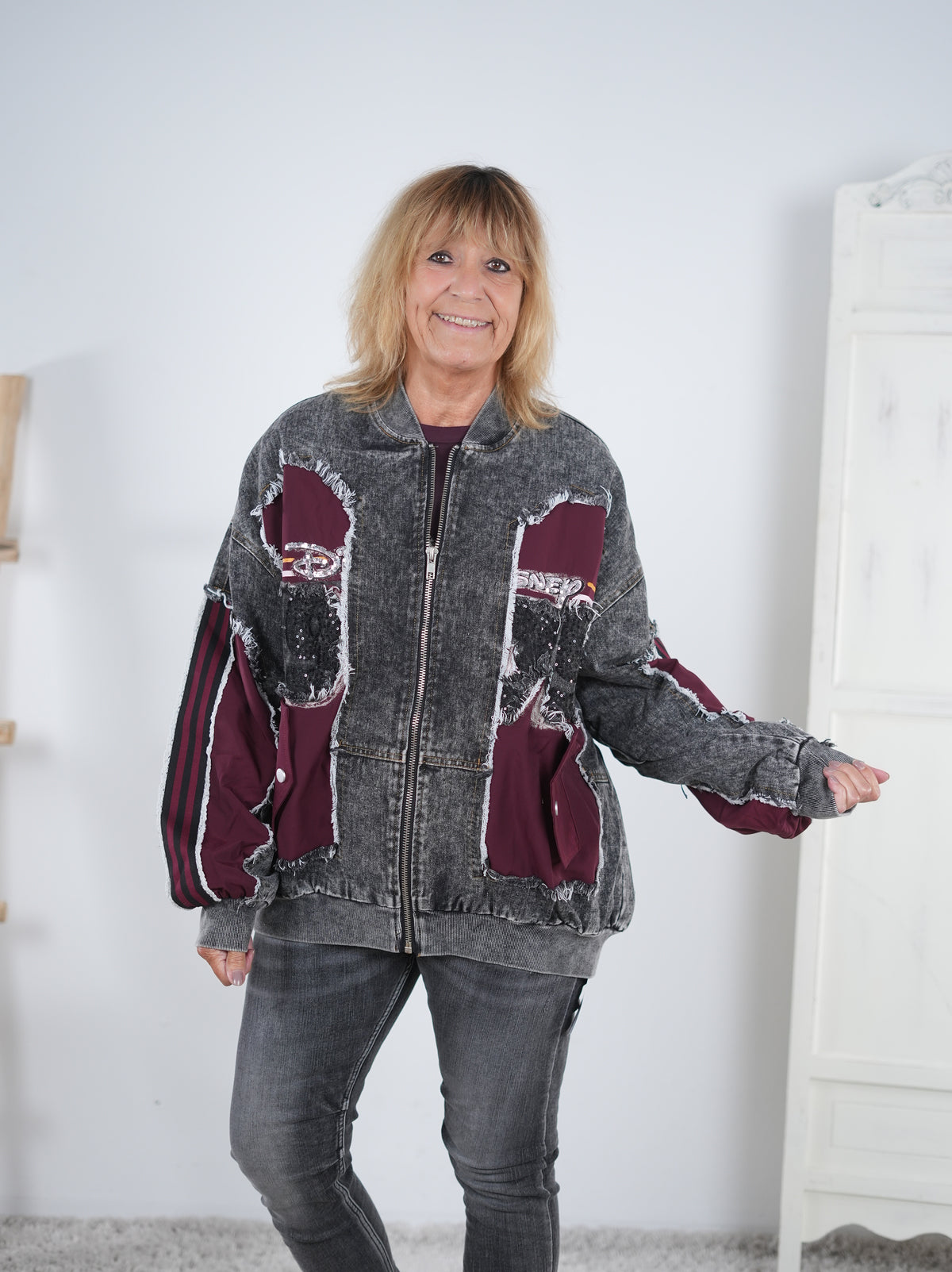 Ausgefallene College Jacke aus Jeans mit Hingucker Motiv