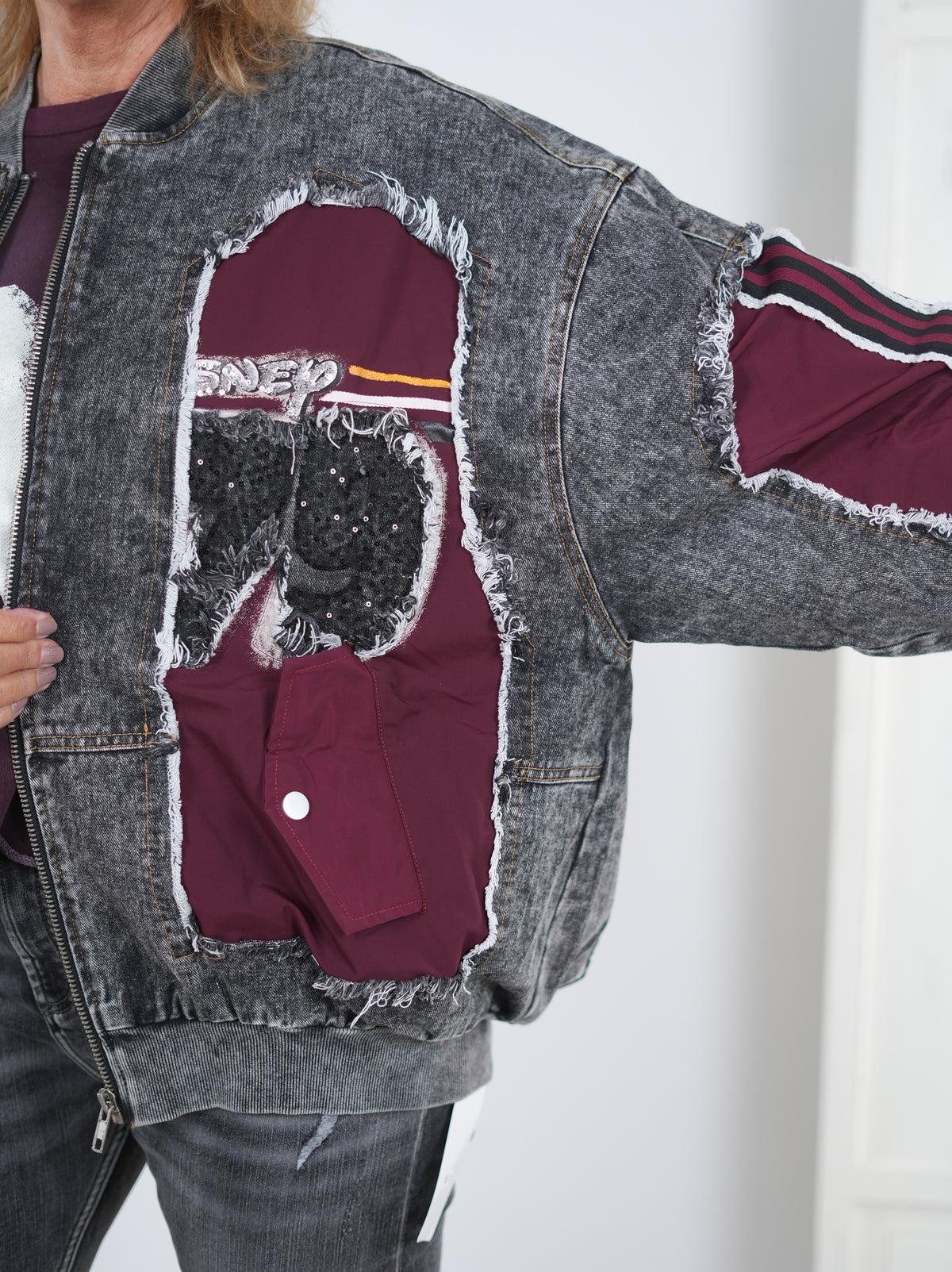 Ausgefallene College Jacke aus Jeans mit Hingucker Motiv