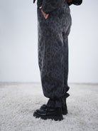 Ballon Pants im Leo Look