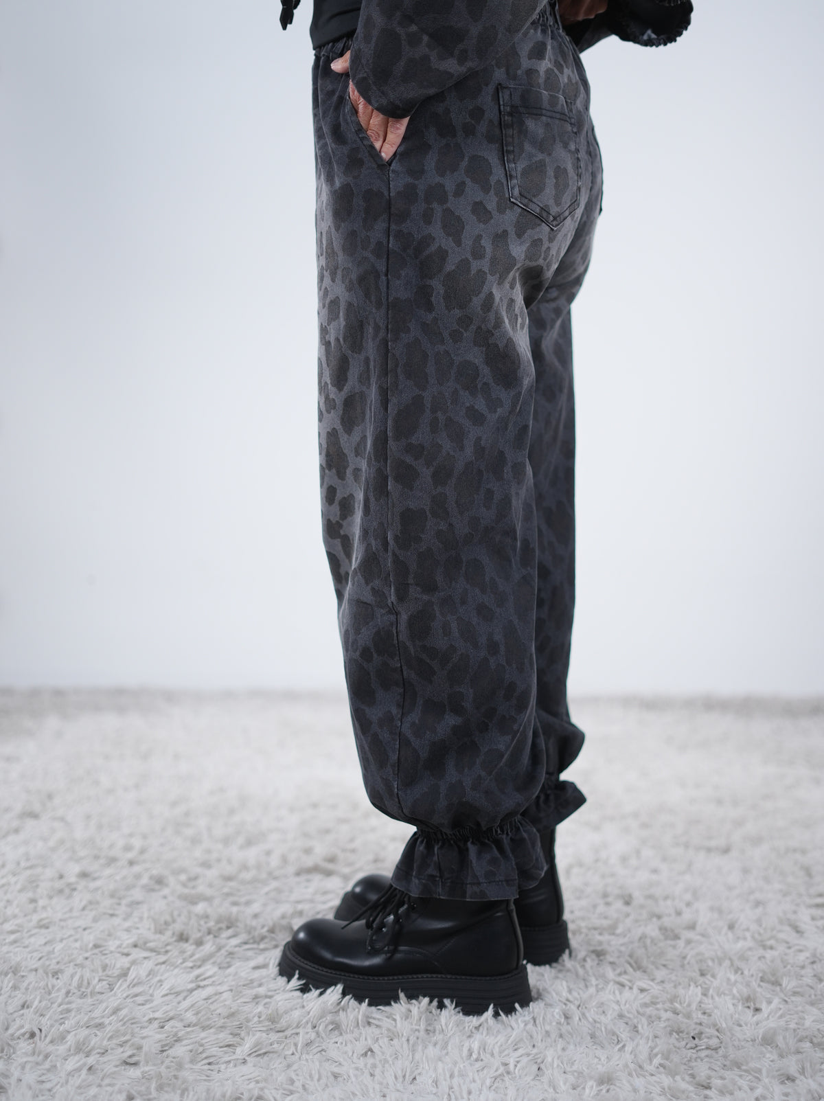 Ballon Pants im Leo Look