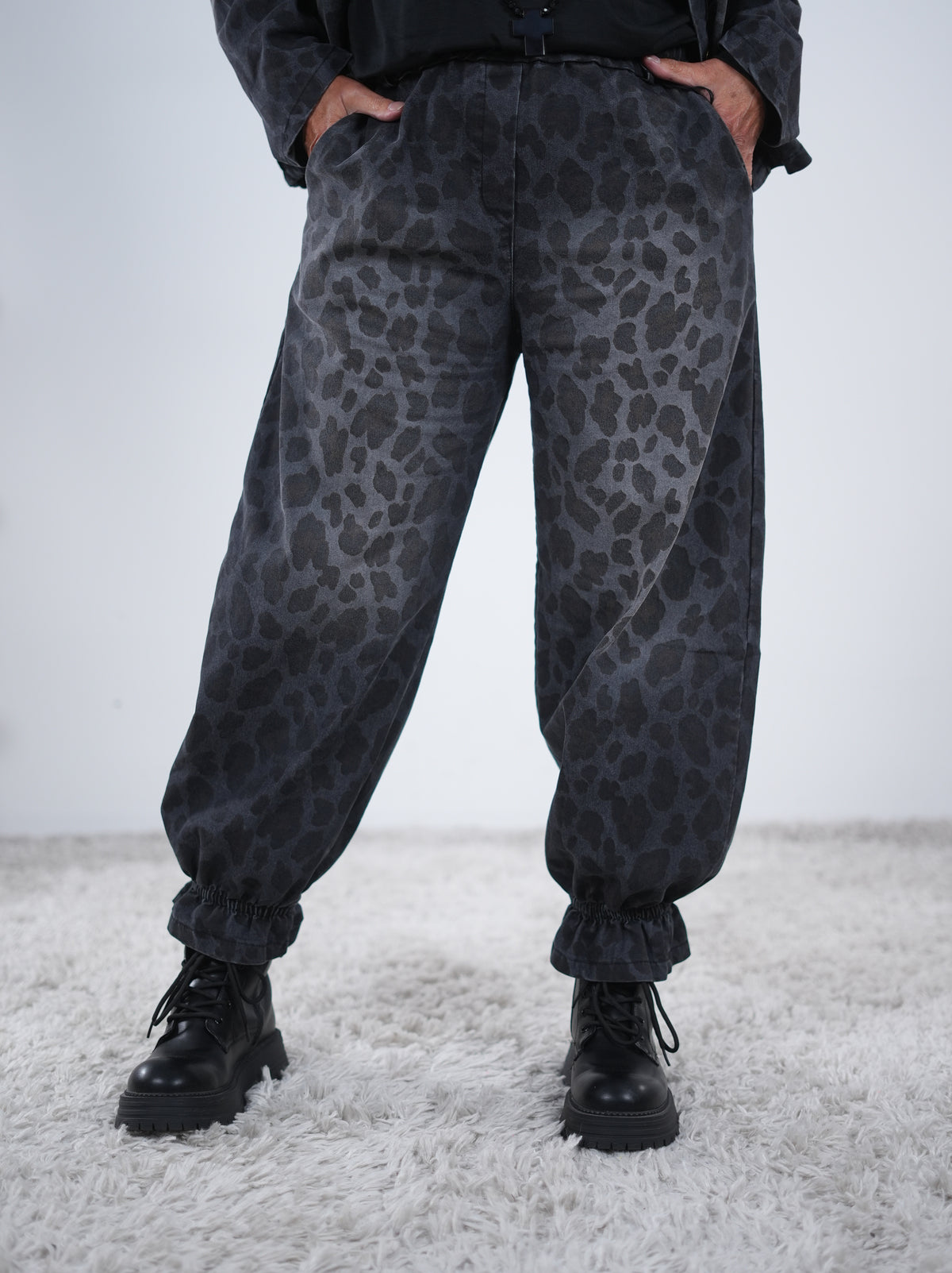 Ballon Pants im Leo Look