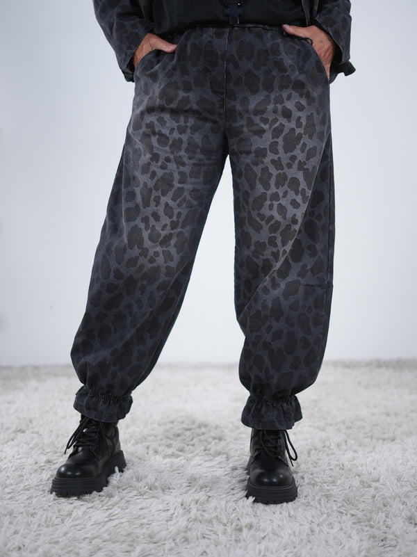 Ballon Pants im Leo Look