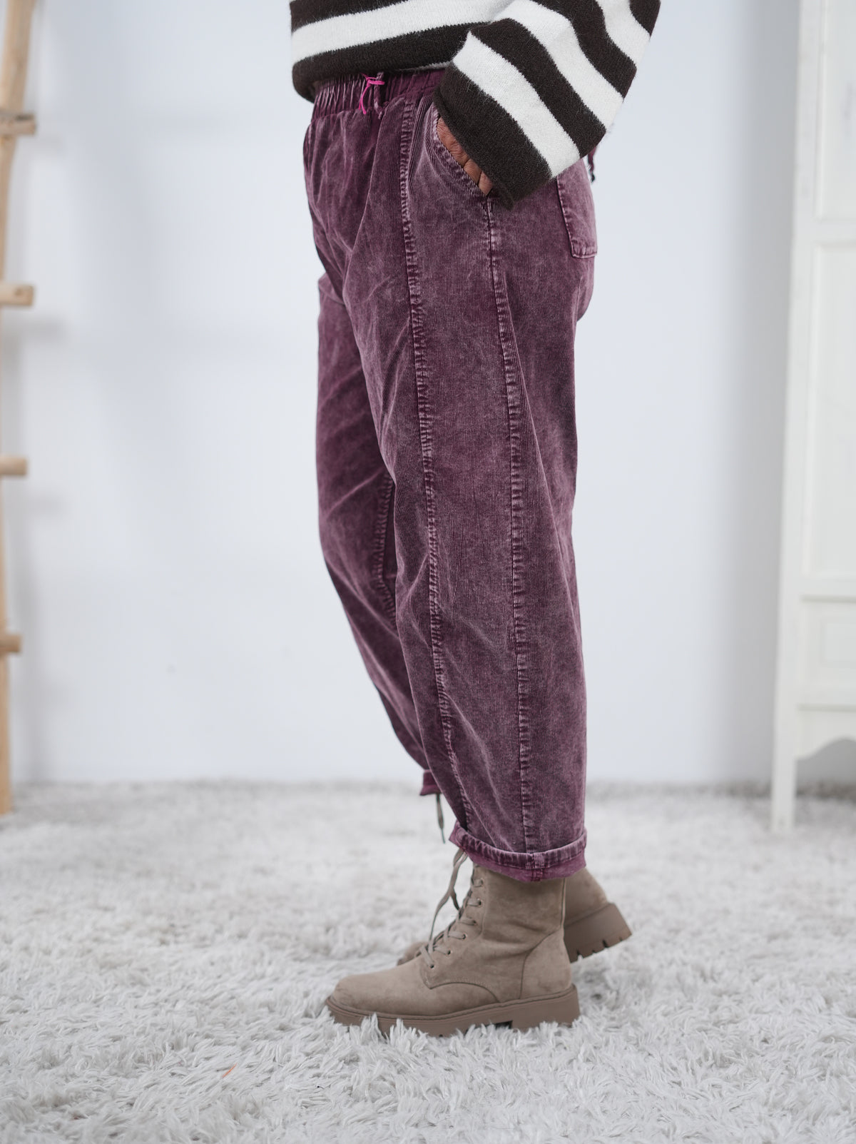 Barrel Hose aus Kord mit elastischem Bündchen