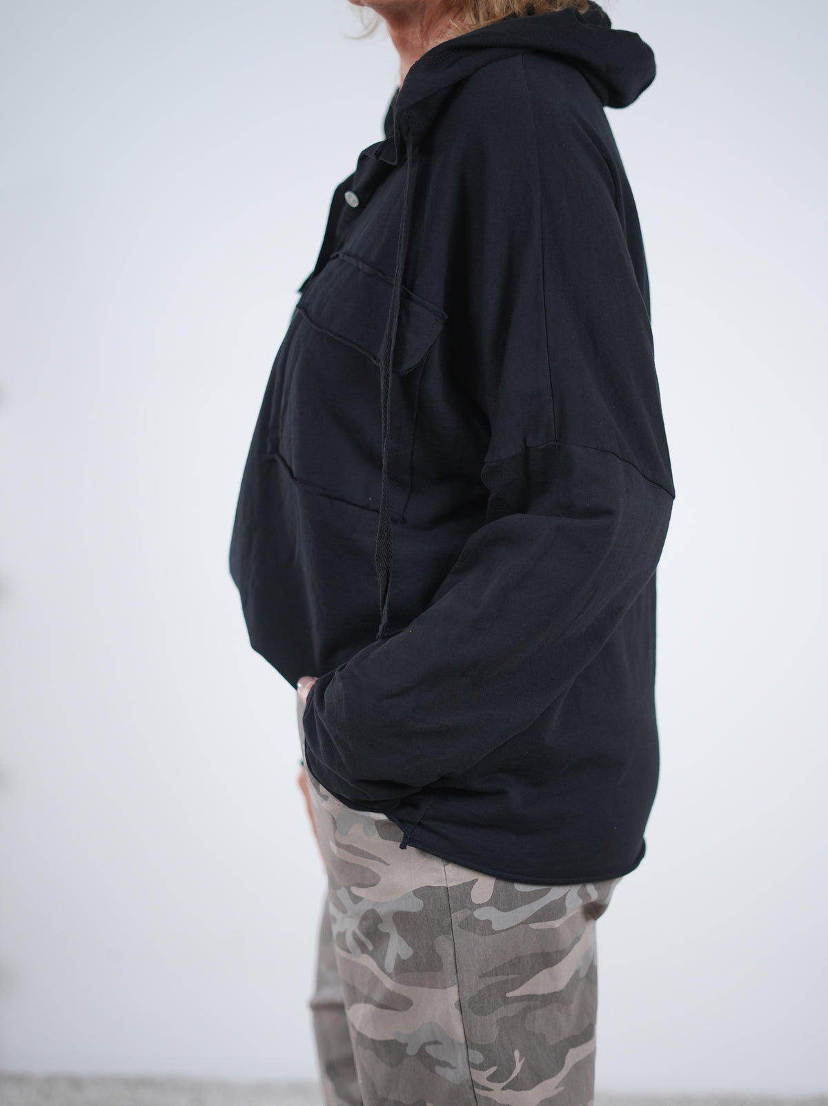 Basic Shirt mit Kapuze, schwarz
