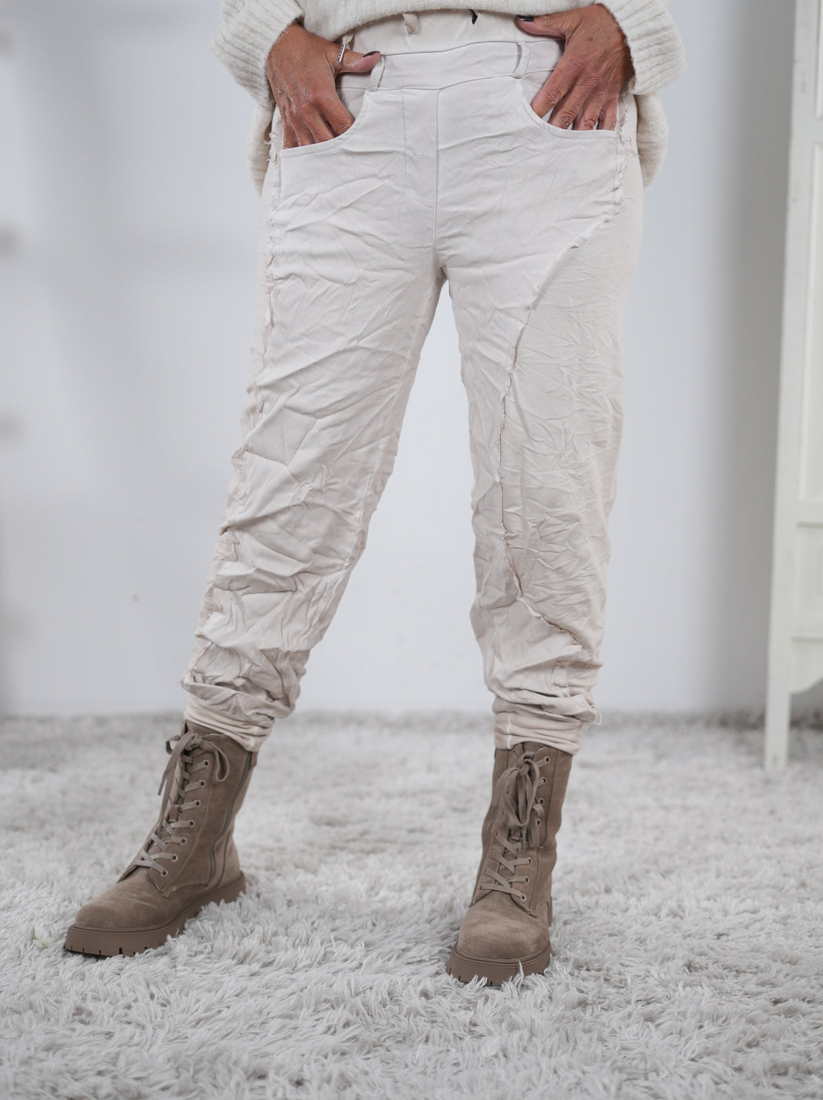 bequeme Jogpant im Materialmix Beige
