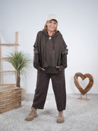 bequemer Hoody mit auffälligen Ärmeln Schoko