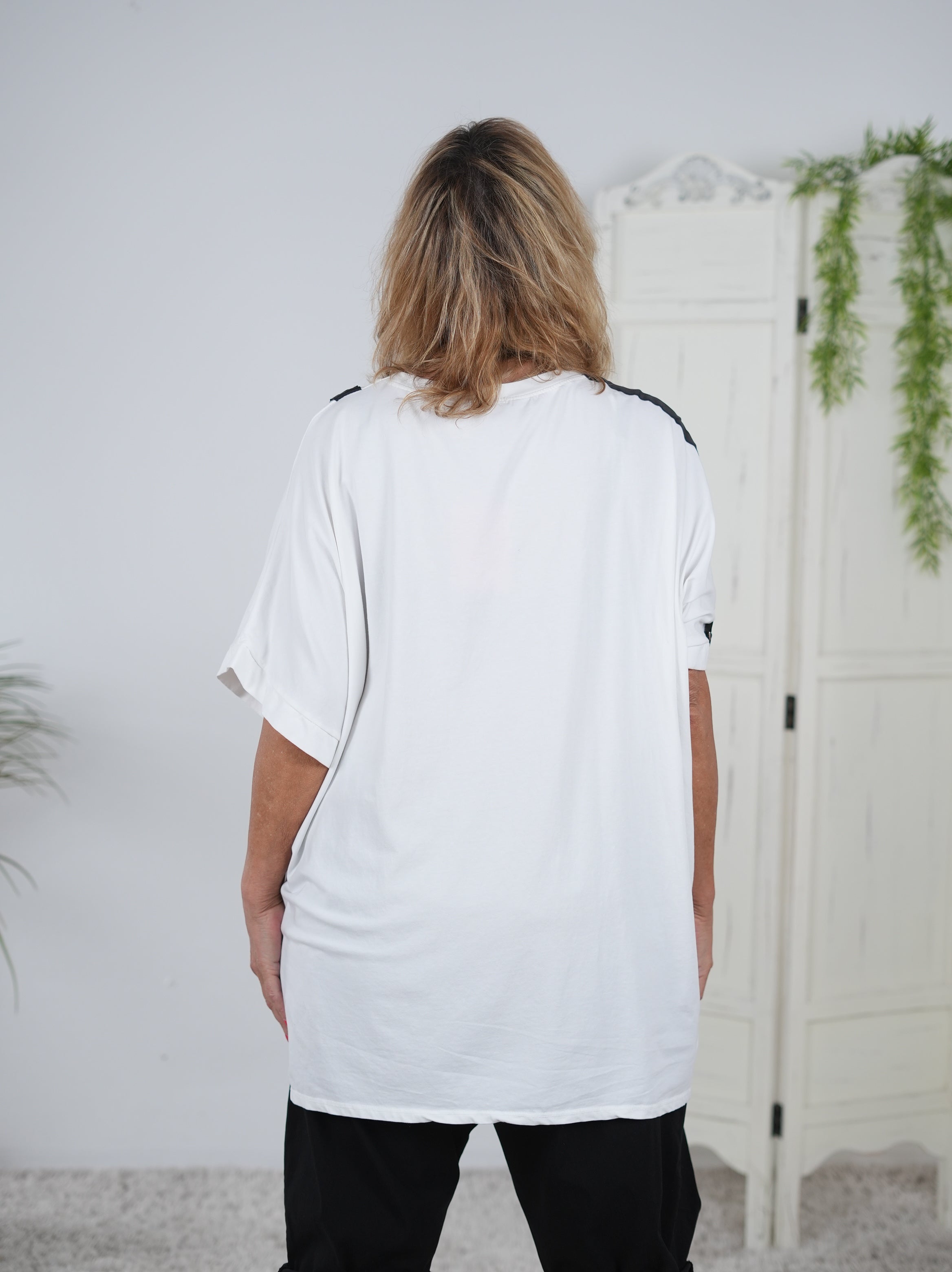 bequemes Shirt mit großem Schriftzug und Gurtband