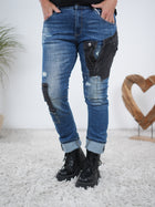 Blue Jeans mit verschiedenen Patches, regular fit