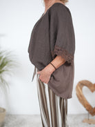 Bluse im Materialmix mit Spitze am Ärmelabschluss