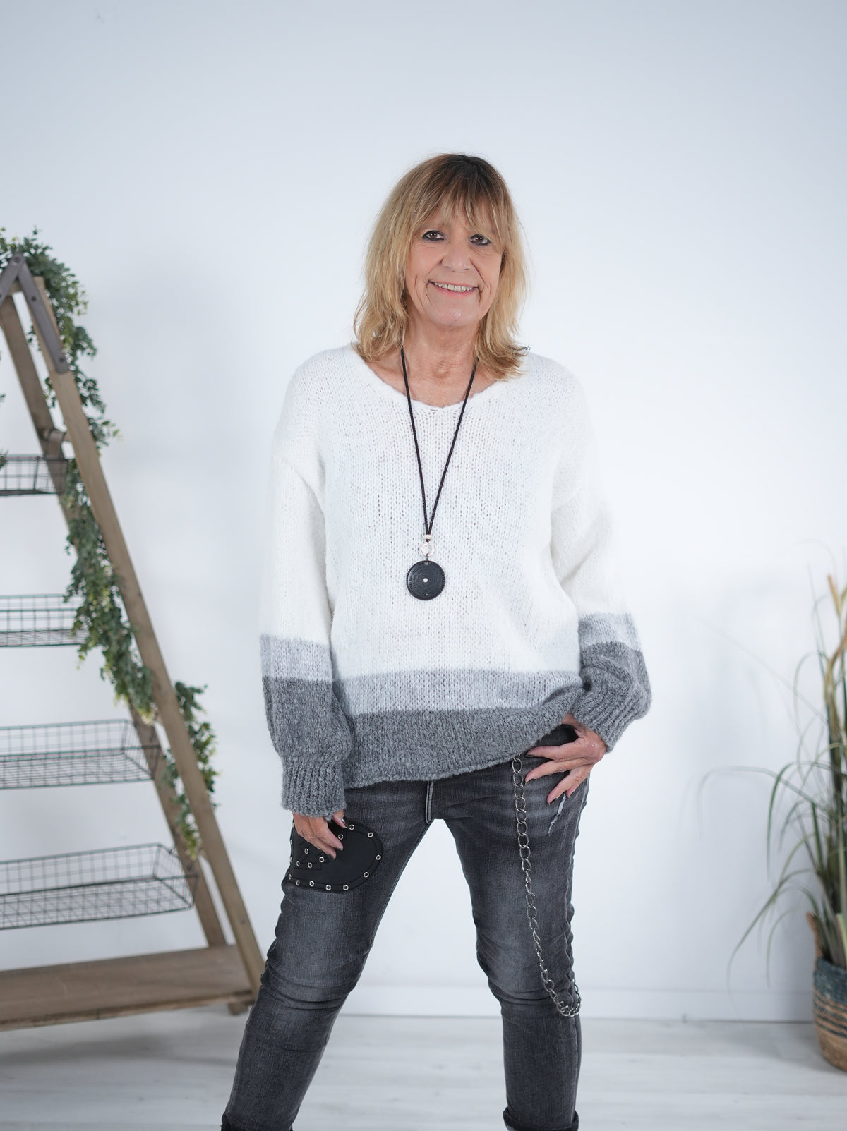 Cozy Strickpulli mit farbigen Elementen Wollweiß Grau