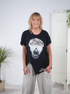 Destroyed Shirt mit Skull Print und Strasssteinen Schwarz