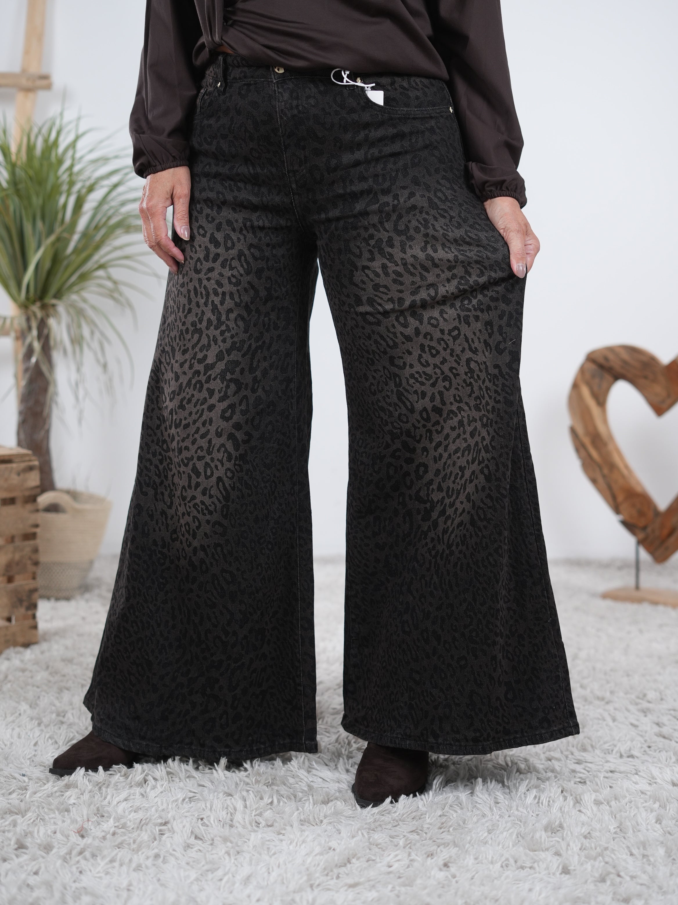 elegante Jeans Schlaghose im Leo Look