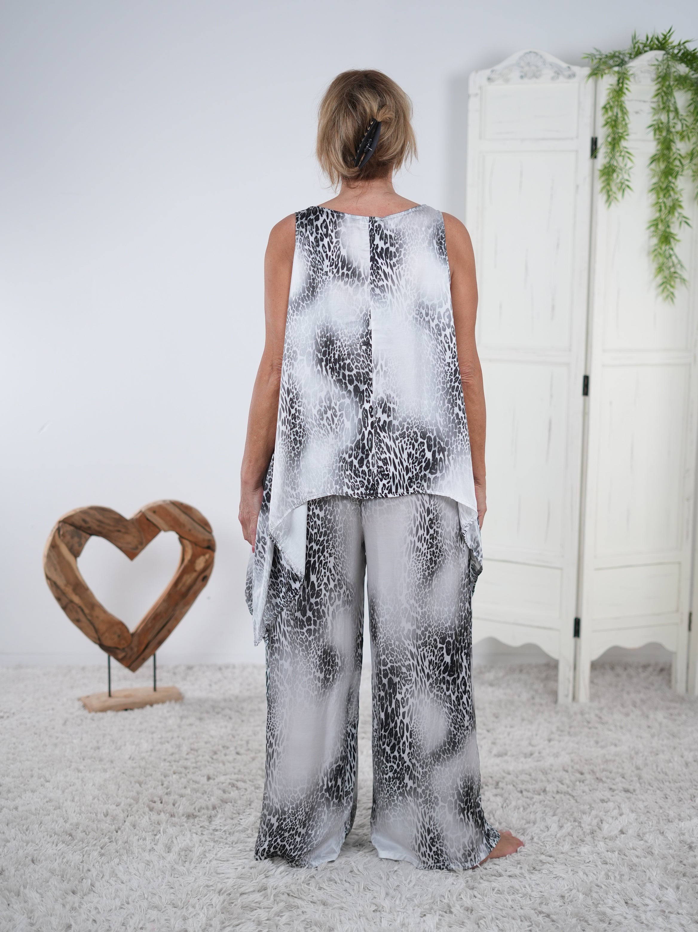 eleganter 2-Teiler im Leo Look