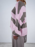 Gestreifte Strickjacke mit süßen Knöpfen