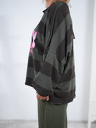 Gestreiftes Sweaty mit Neon Print und Außennähten
