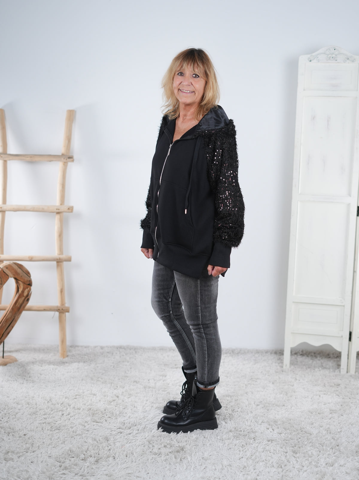Hingucker Sweatshirtjacke mit Pailletten verziert