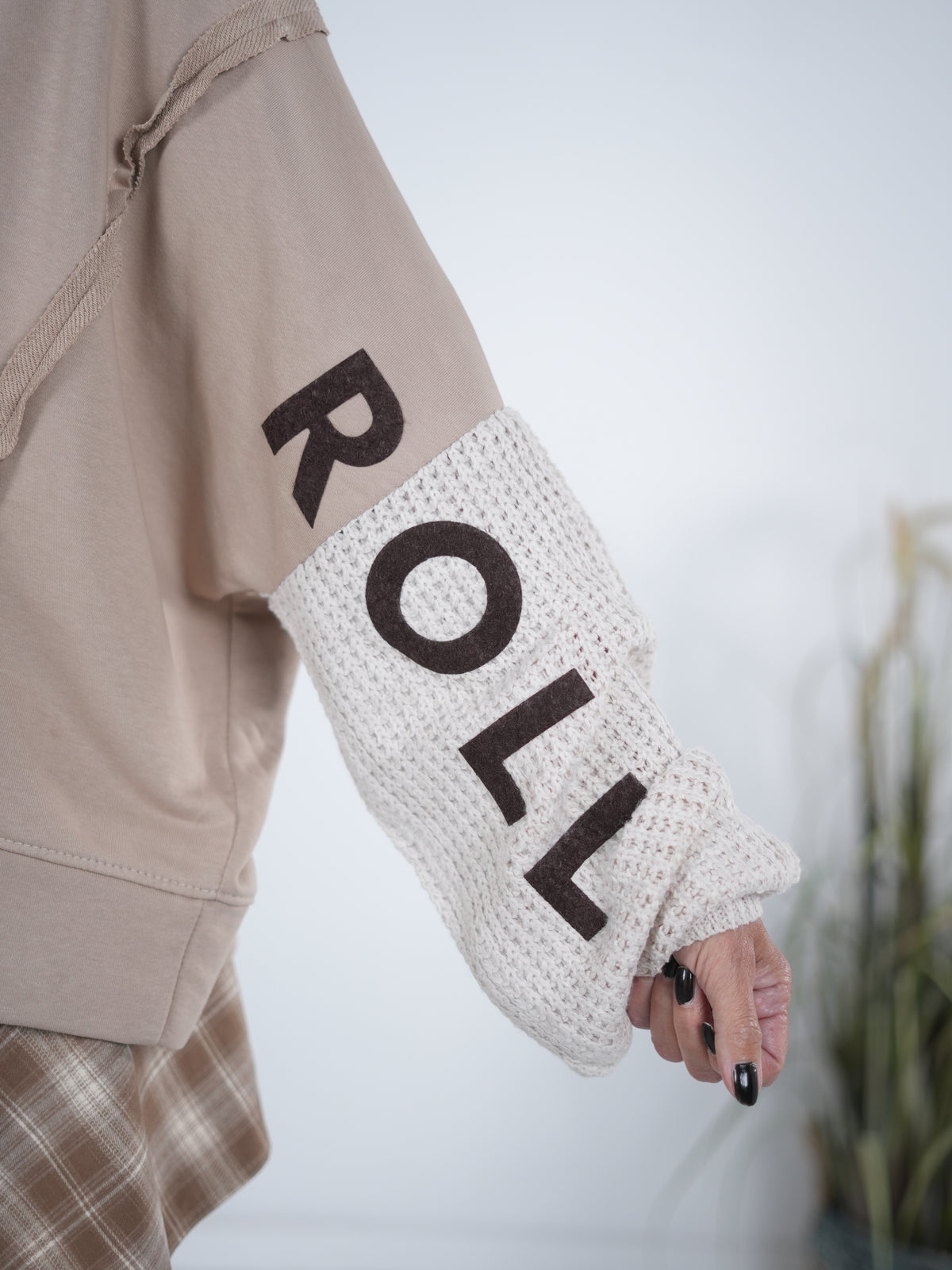 Hoody mit großem Schriftzug und Strickkapuze