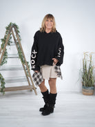 Hoody mit großem Schriftzug und Strickkapuze Schwarz