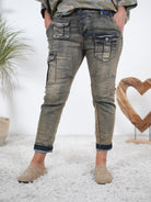 Jeans mit aufgesetzten Taschen
