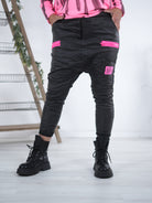 Kunstleder Baggy mit Neon Akzenten