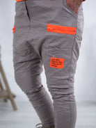 Kunstleder Baggy mit Neon Akzenten