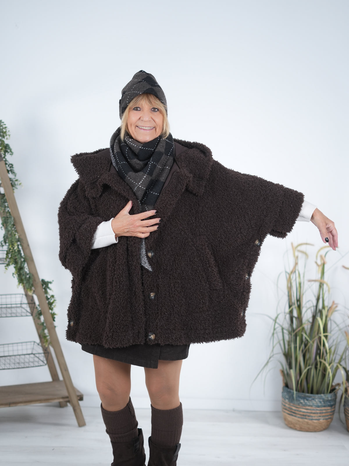 Kuschelige Poncho Jacke mit großer Kapuze