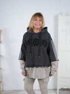 lässiger oversize Sweater mit Jeans Einsatz und Pailletten