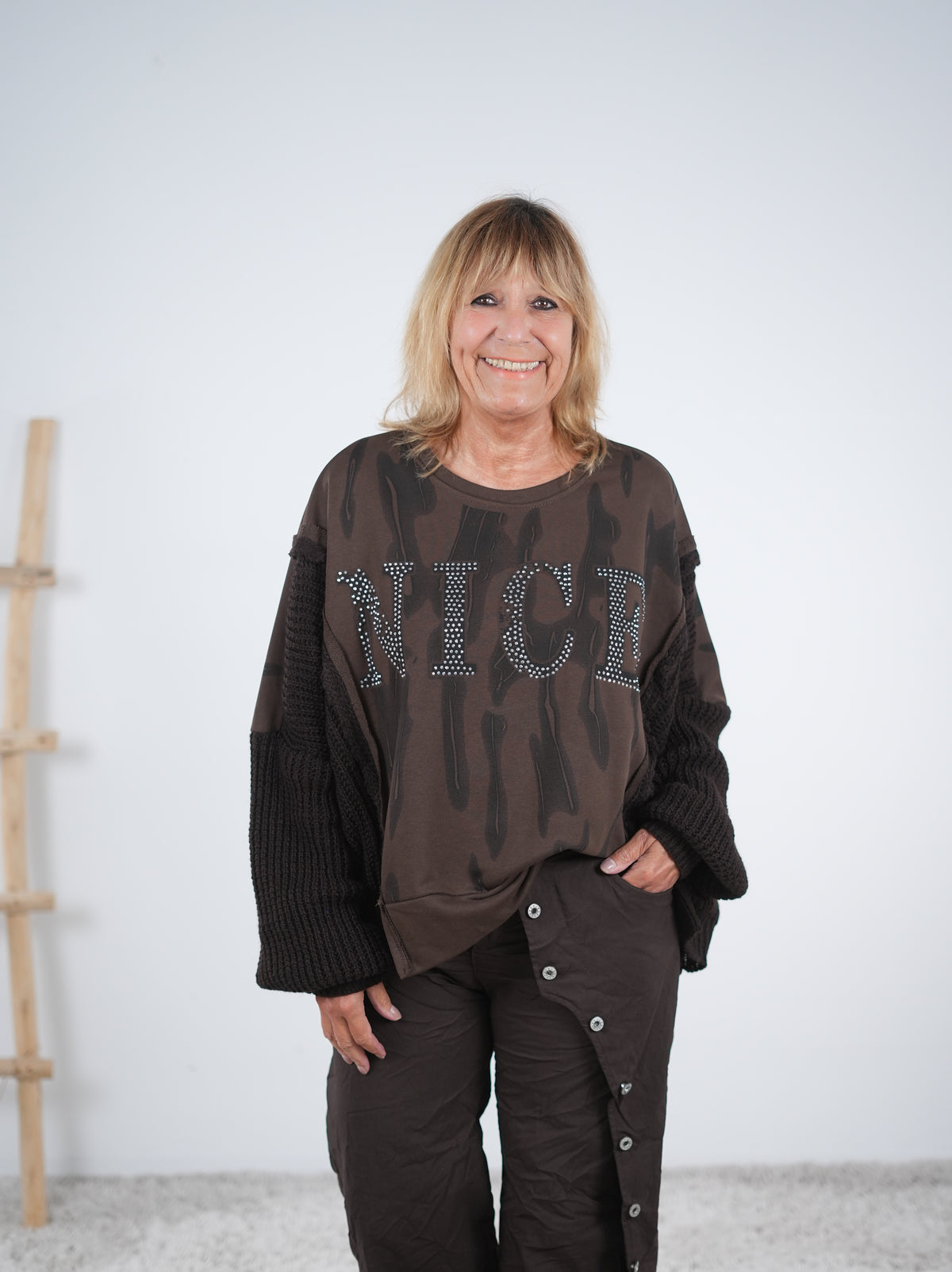 Lässiges oversize Sweaty mit Strickärmeln und großem Print