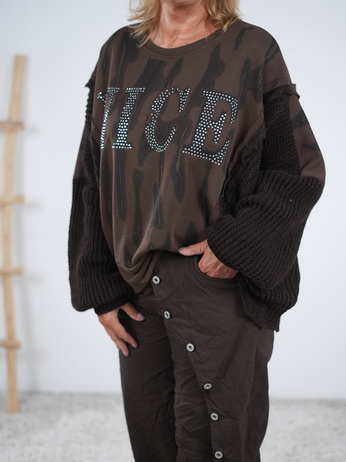 Lässiges oversize Sweaty mit Strickärmeln und großem Print
