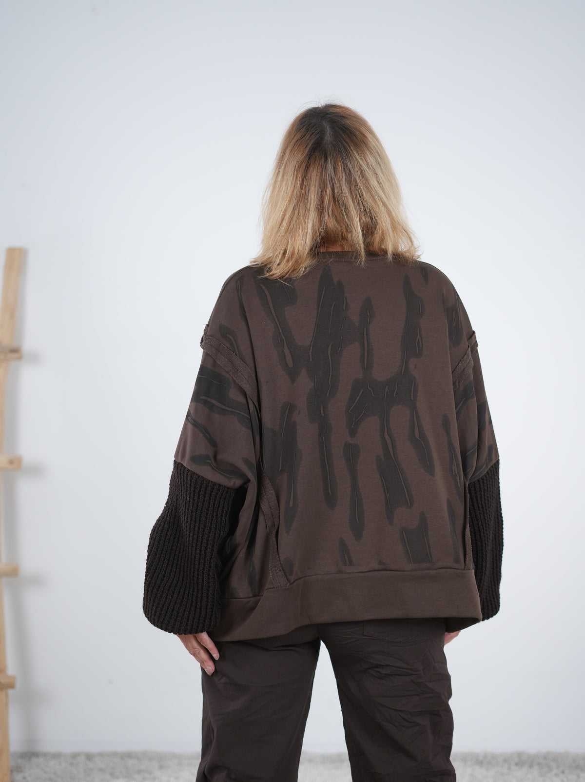 Lässiges oversize Sweaty mit Strickärmeln und großem Print