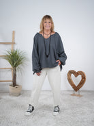 lässiges oversized Sweaty mit auffälligem Ausschnitt