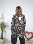 langarm Shirt im Leo Print mit Strasssteinen verziert