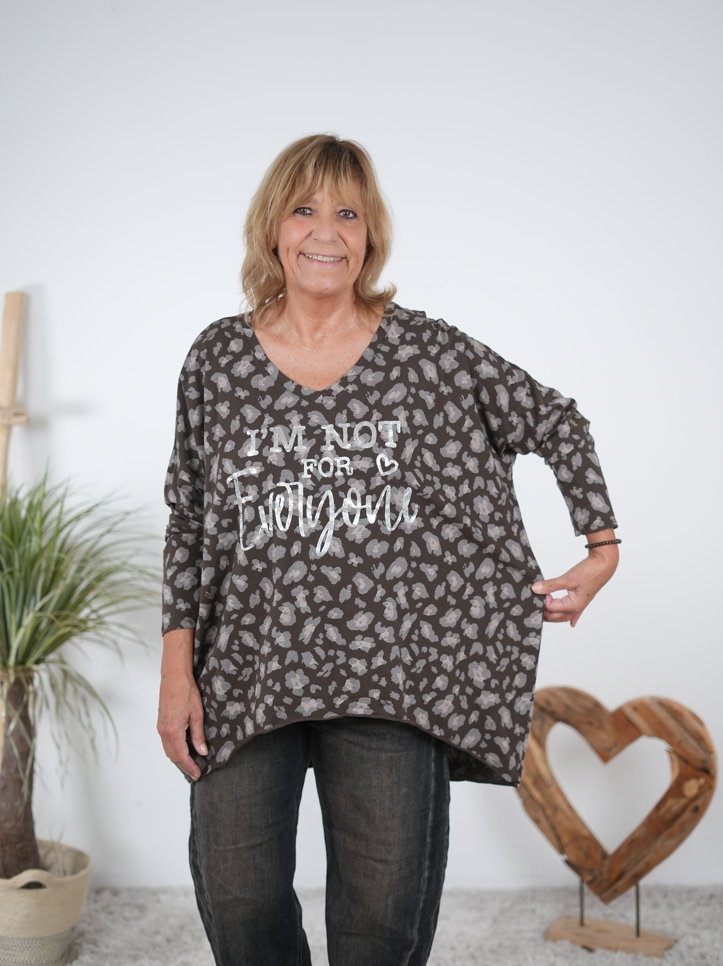 langarm Shirt im Leo Print mit Strasssteinen verziert