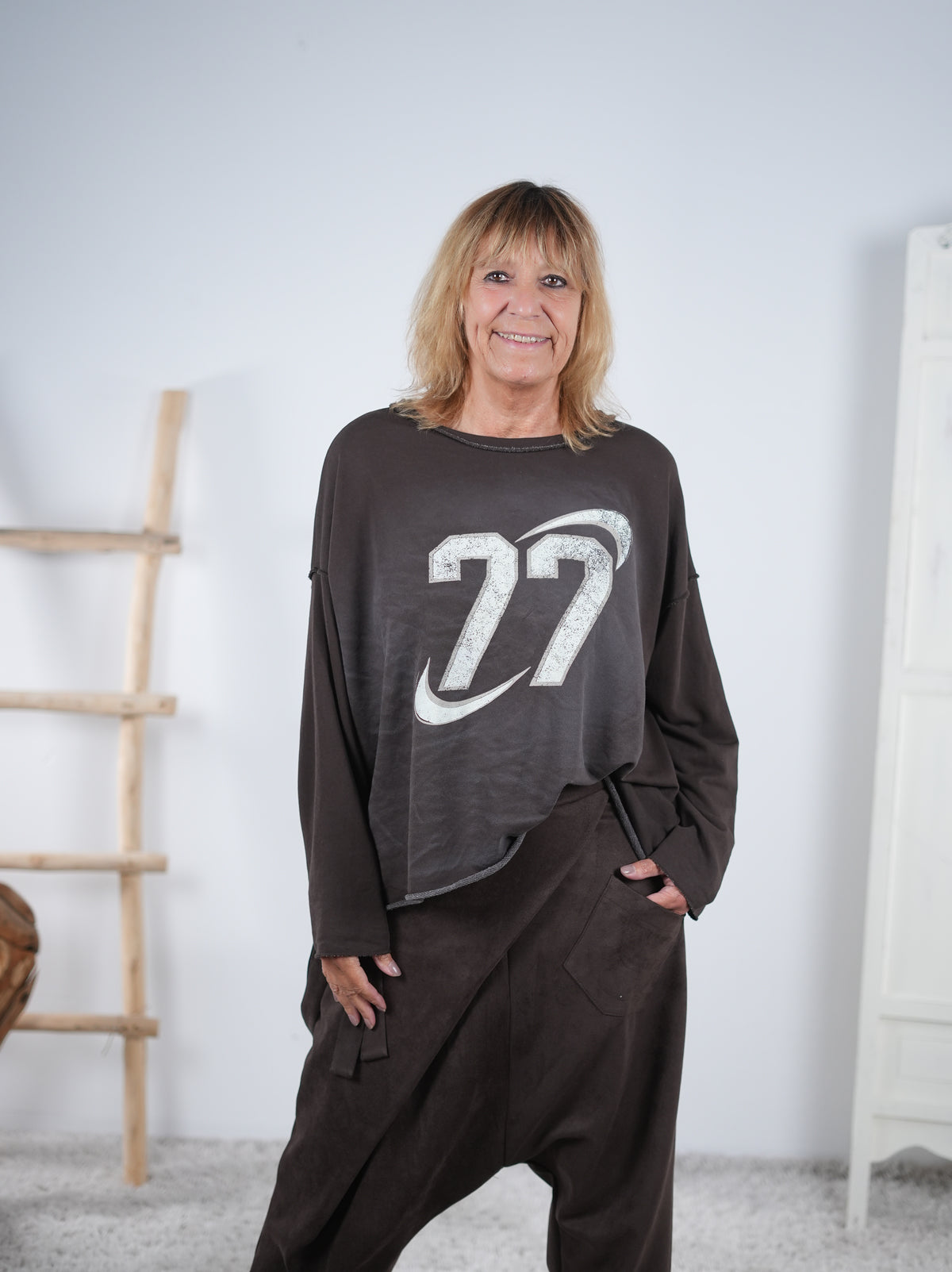 Leichtes Sweatshirt mit überschnittenem Arm und Print Schoko