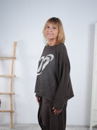 Leichtes Sweatshirt mit überschnittenem Arm und Print