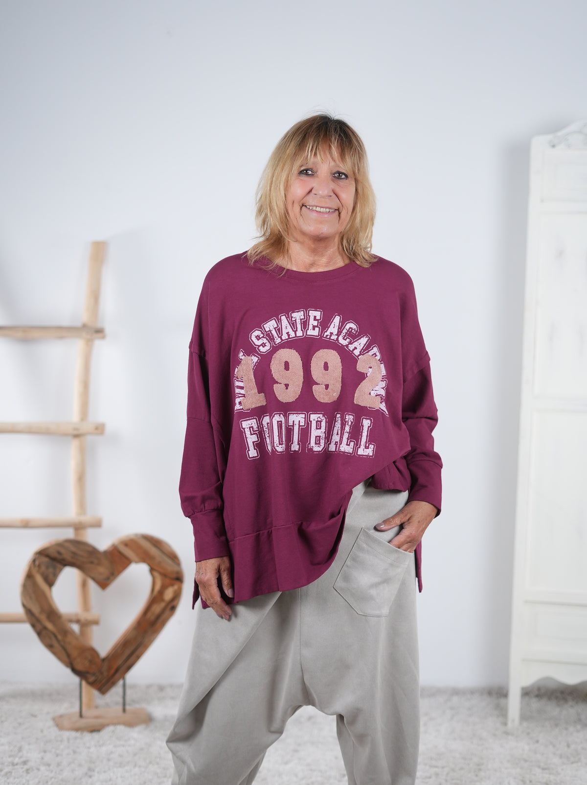 Leichtes Sweaty mit breitem Bündchen und Beflockung Bordeaux